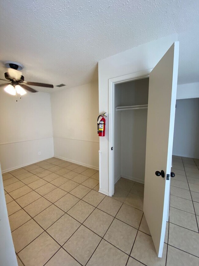 Building Photo - Duplex Homes 3/2/2