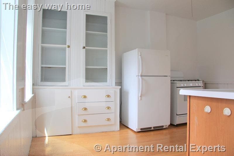 Building Photo - 14 Centre St