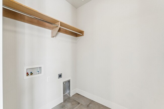 Building Photo - 3243 S Sedgebrook Ln