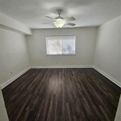 Building Photo - 7903 Meadow Park Dr