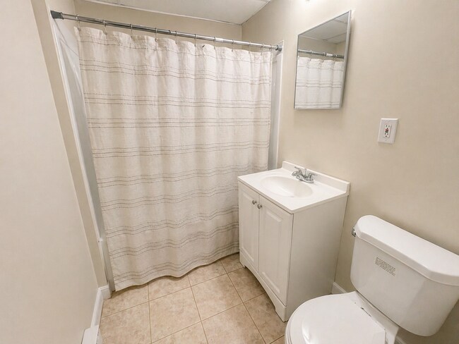 Building Photo - 7 Vinson St