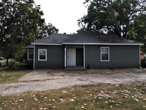 Building Photo - 702 S Lee St