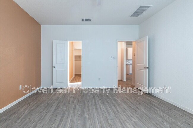Building Photo - 422 Angel Trumpet Ct