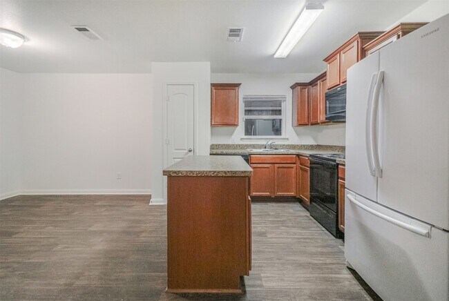 Building Photo - 1208 Bluffview Dr