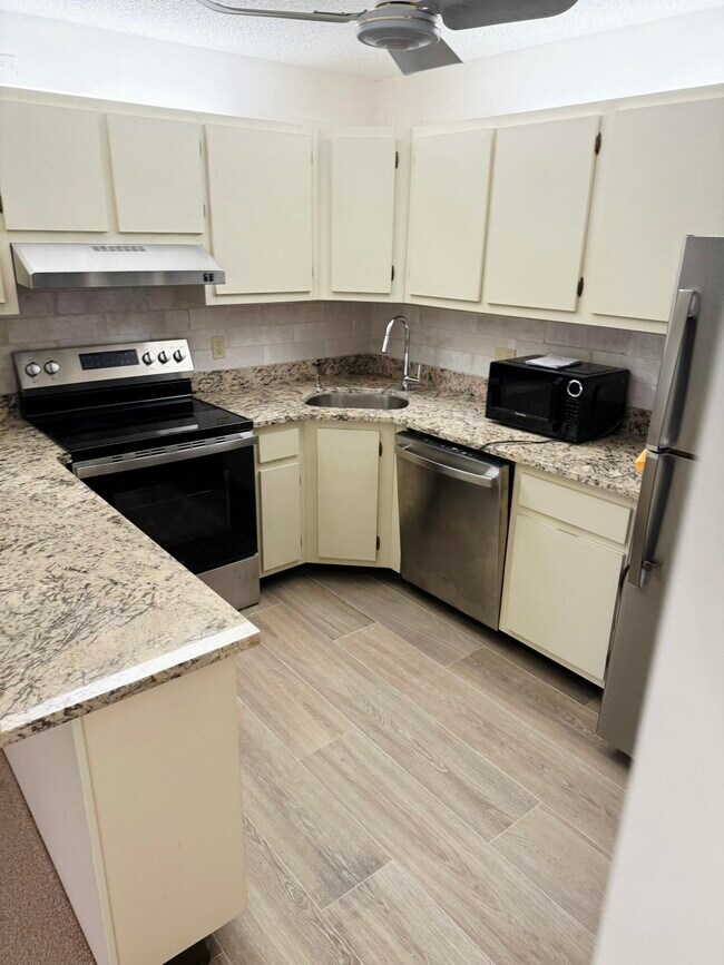 Building Photo - 331 Knotty Pine Cir