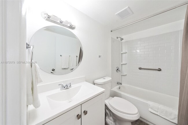 Building Photo - 1051 NE 163rd St