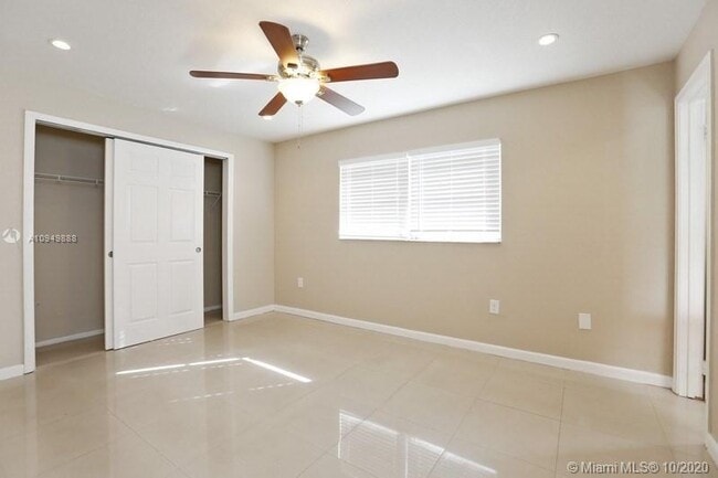 Building Photo - 11460 NW 40th Pl