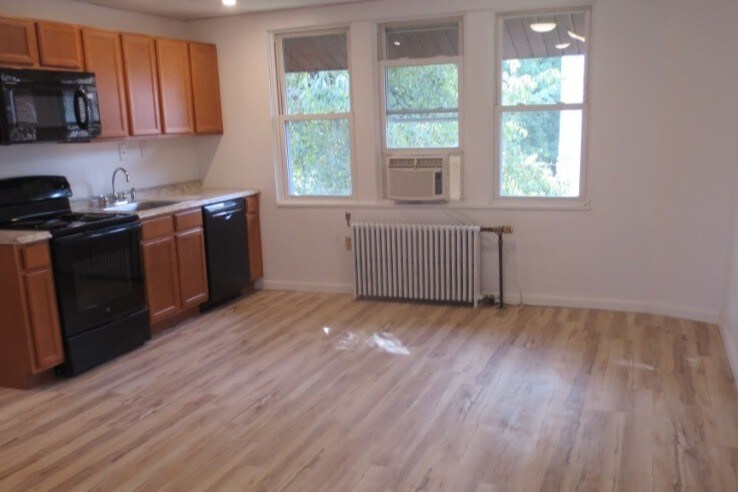 Building Photo - 2421 Beechwood Blvd