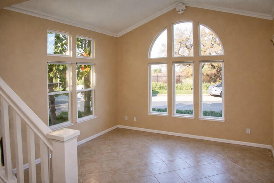 Building Photo - 27014 Carmelita Dr