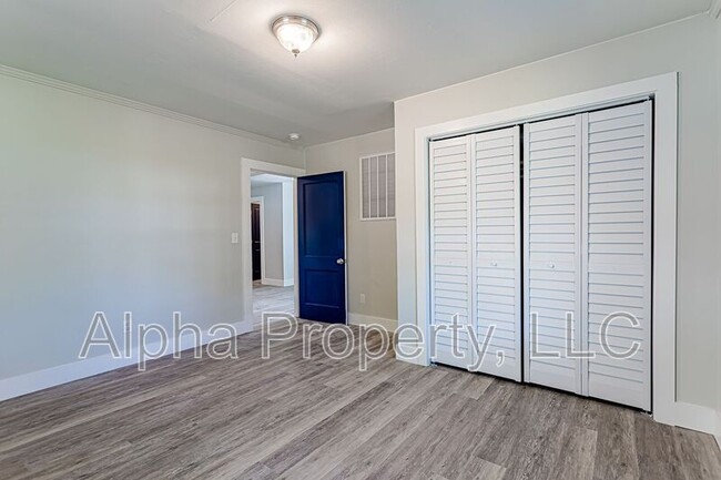 Building Photo - 741 Anderson Dr