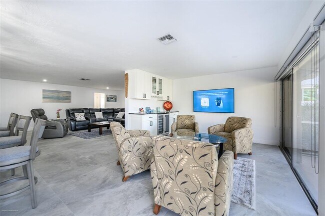 Building Photo - 149 Crescent Dr