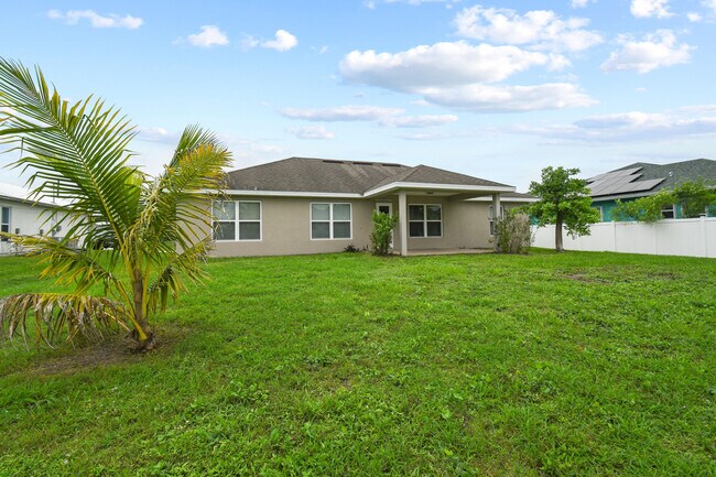 Building Photo - 2273 SW Monterrey Ln
