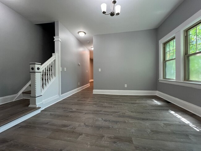 Building Photo - 1441 W 58th St