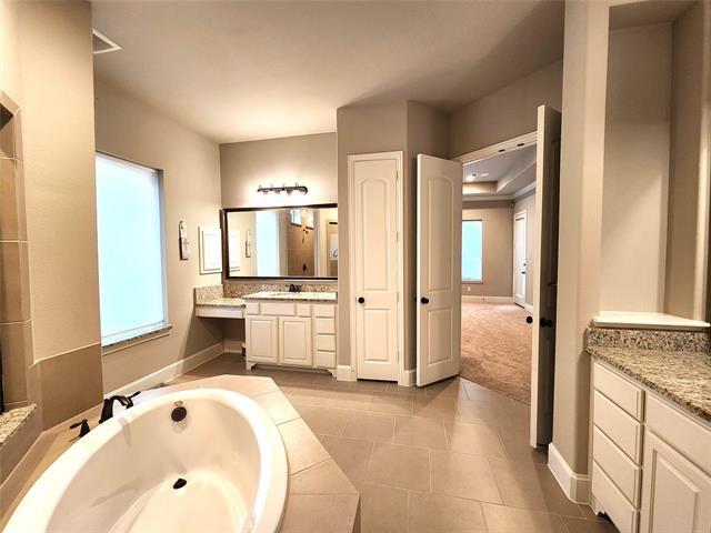 Building Photo - 7163 Split Rein Rd