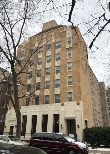 Building Photo - 920 W Carmen Ave