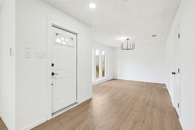Building Photo - 8302 Country Wind Ln