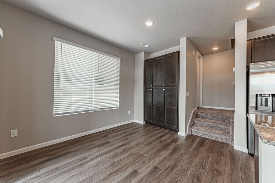 Building Photo - 10653 Columbite Hts