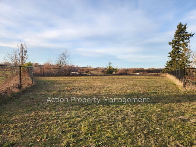 Building Photo - 3 bed 2 bath 2 car garage w/ great views in Sequim