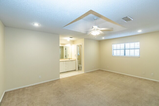 Building Photo - 2 Large Living areas! Approximately 2100 S...