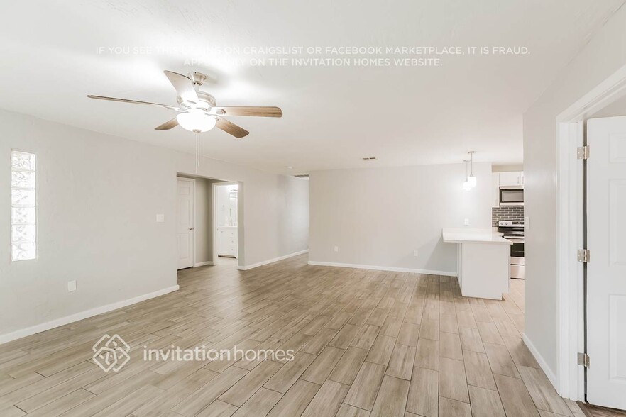 Building Photo - 11235 W Hopi St