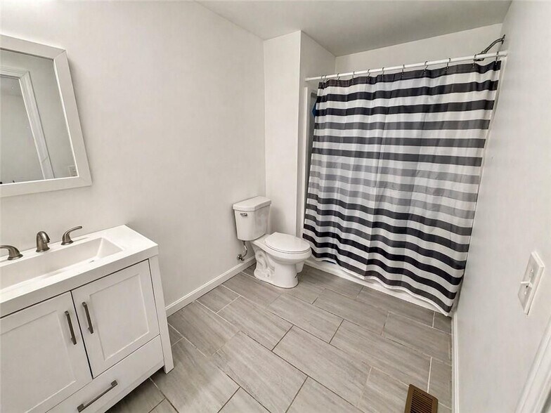 Building Photo - 35 Douglas Ave