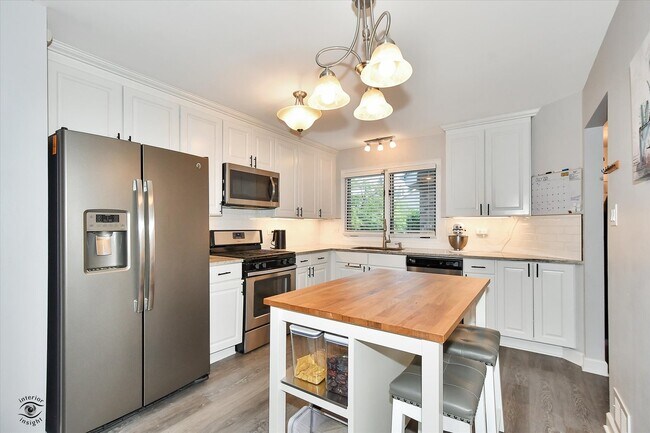 Building Photo - 17323 Lakebrook Dr