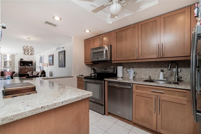 Building Photo - 20515 E Country Club Dr