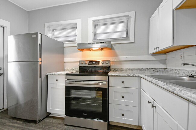 Building Photo - 2645 Grand Ave