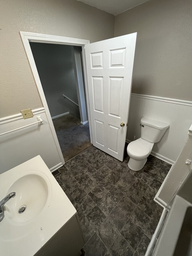 Building Photo - 2031 Poplar St