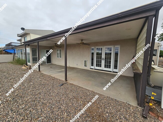 Building Photo - Great 3 bedroom with an office