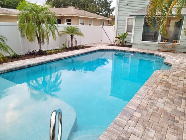 Building Photo - St. Petersburg Pool Home - 3 Bedroom 2 Bath