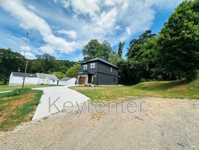 Building Photo - 1406 Lantana Ln NW