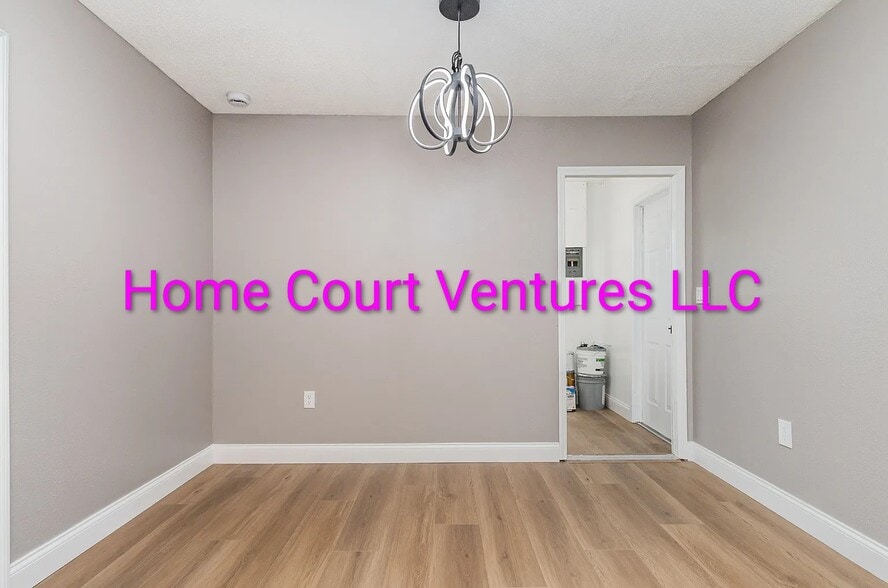 Dining - 639 W Williams St