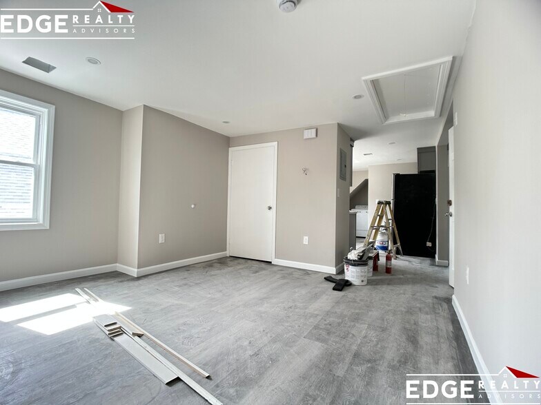 Building Photo - 16 Long Ave