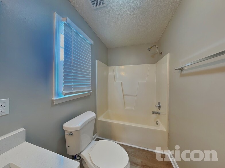 Building Photo - 713 Ilex Ct