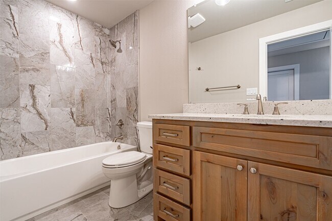 Building Photo - 2044 Salina Cir