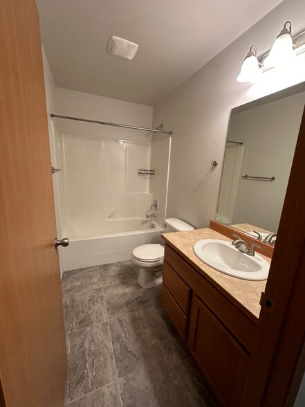 Building Photo - 7722 N Maple St