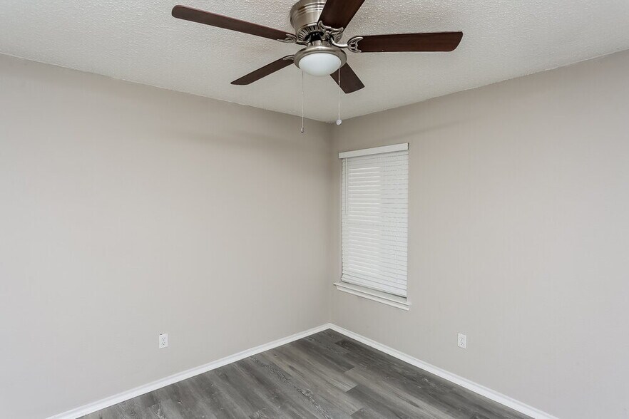 Building Photo - 6841 Prairie Hill Rd N