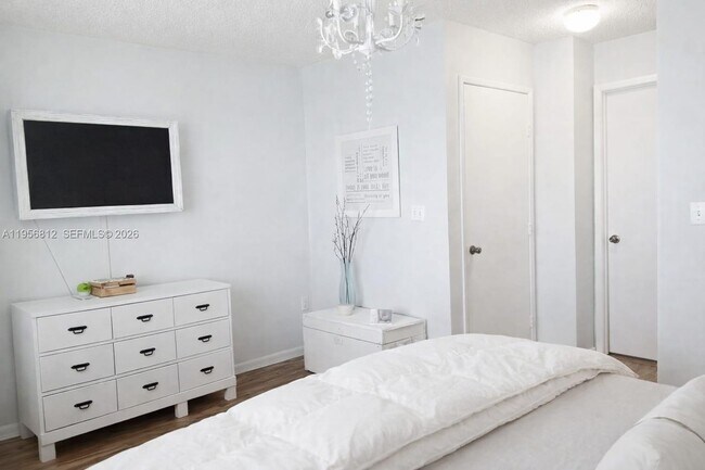 Building Photo - 15761 SW 137th Ave