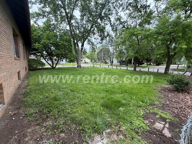 Building Photo - 136 Griffin-