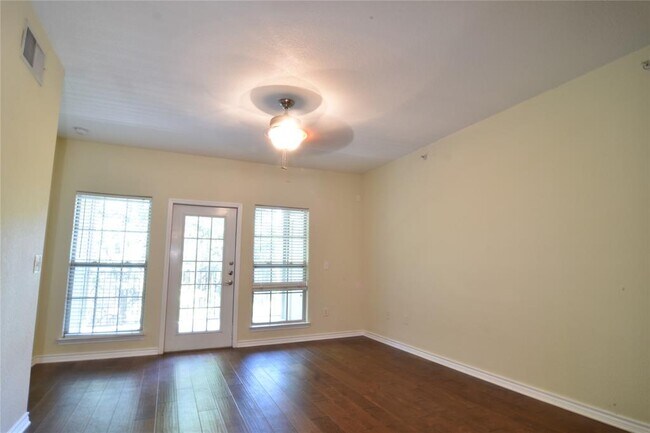 Building Photo - 6810 Deatonhill Dr