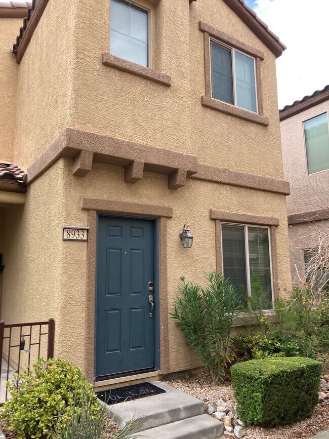 Building Photo - 3 bedroom 2 bath 2 car garage