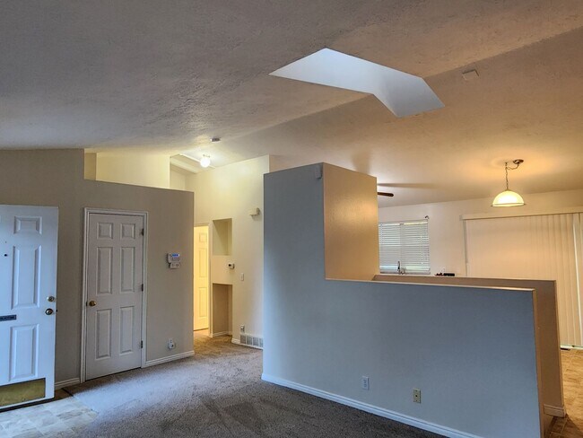 Building Photo - 3 Bd 2 Bath Home with Office