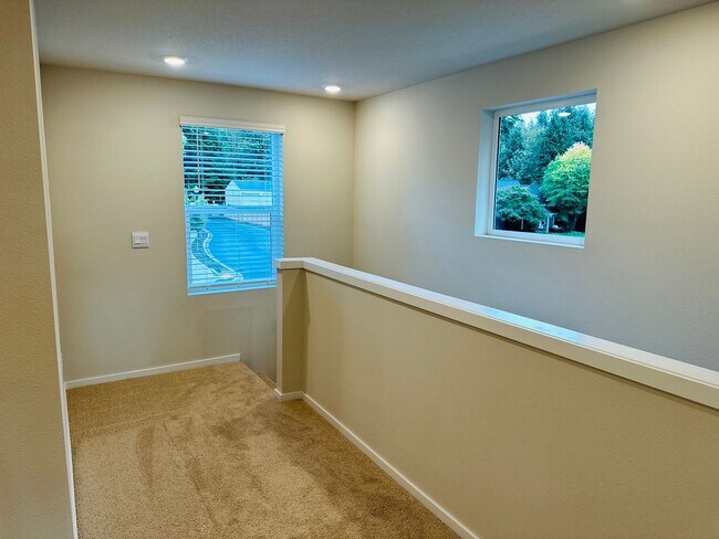 Building Photo - Beautiful Brand New 5 Bedroom Home!
