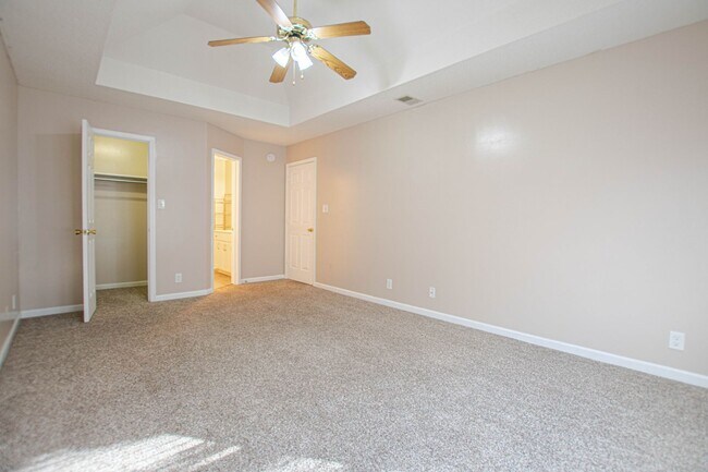 Building Photo - Pet Friendly Three Bedroom!