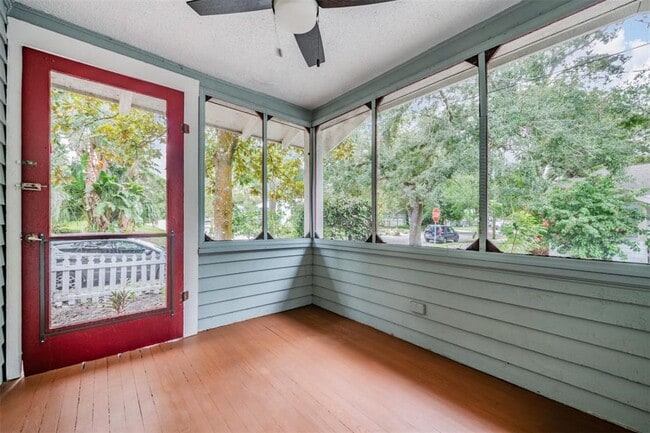 Building Photo - 1000 E Crenshaw St