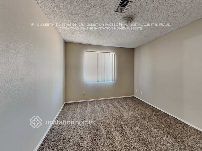 Building Photo - 8943 W Cinnabar Ave