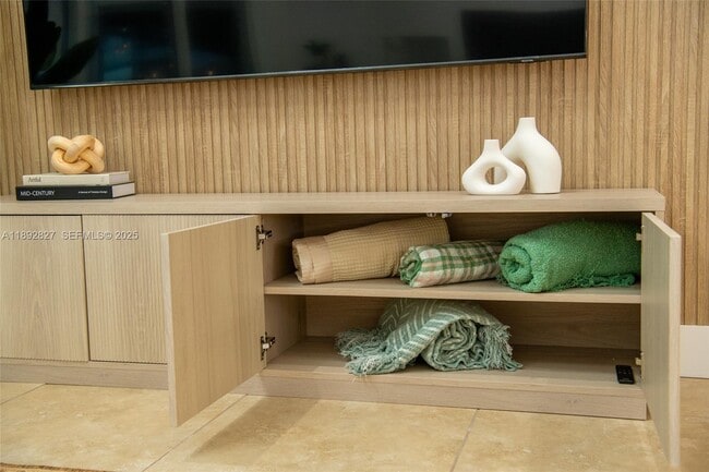 Building Photo - 1010 Joyce Ct