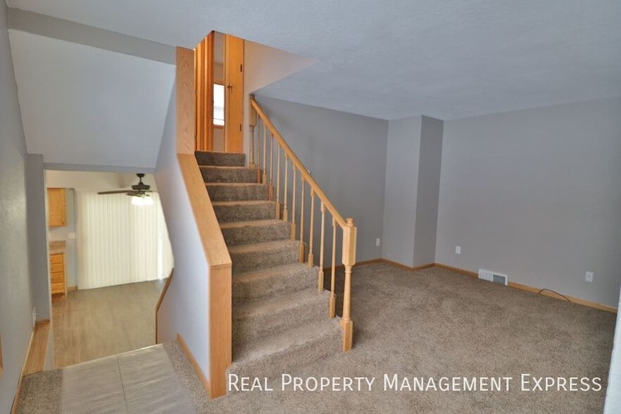 Building Photo - 3 Bedroom Duplex in Eastern Sioux Falls!