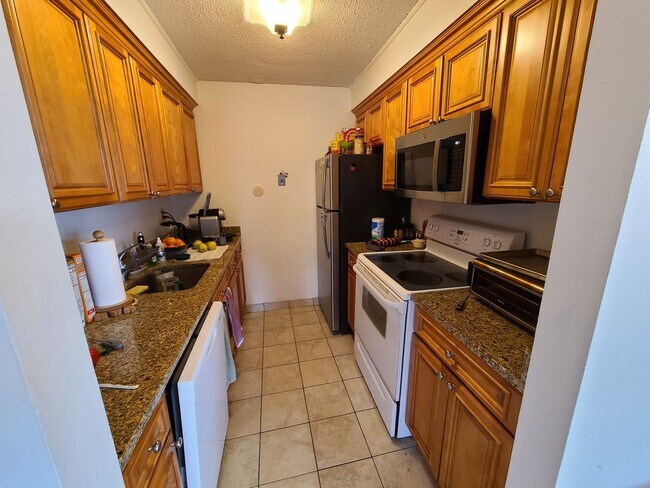 Building Photo - Kenmore Square - Balcony - Pool - Doorman - Garage Parking